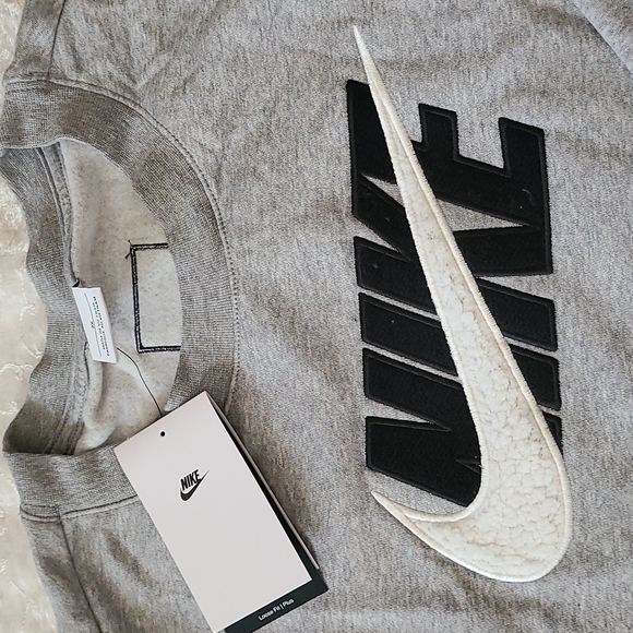 Nike 2X  Icon Clash Oversized Fleece Crew - Picture 2 of 8